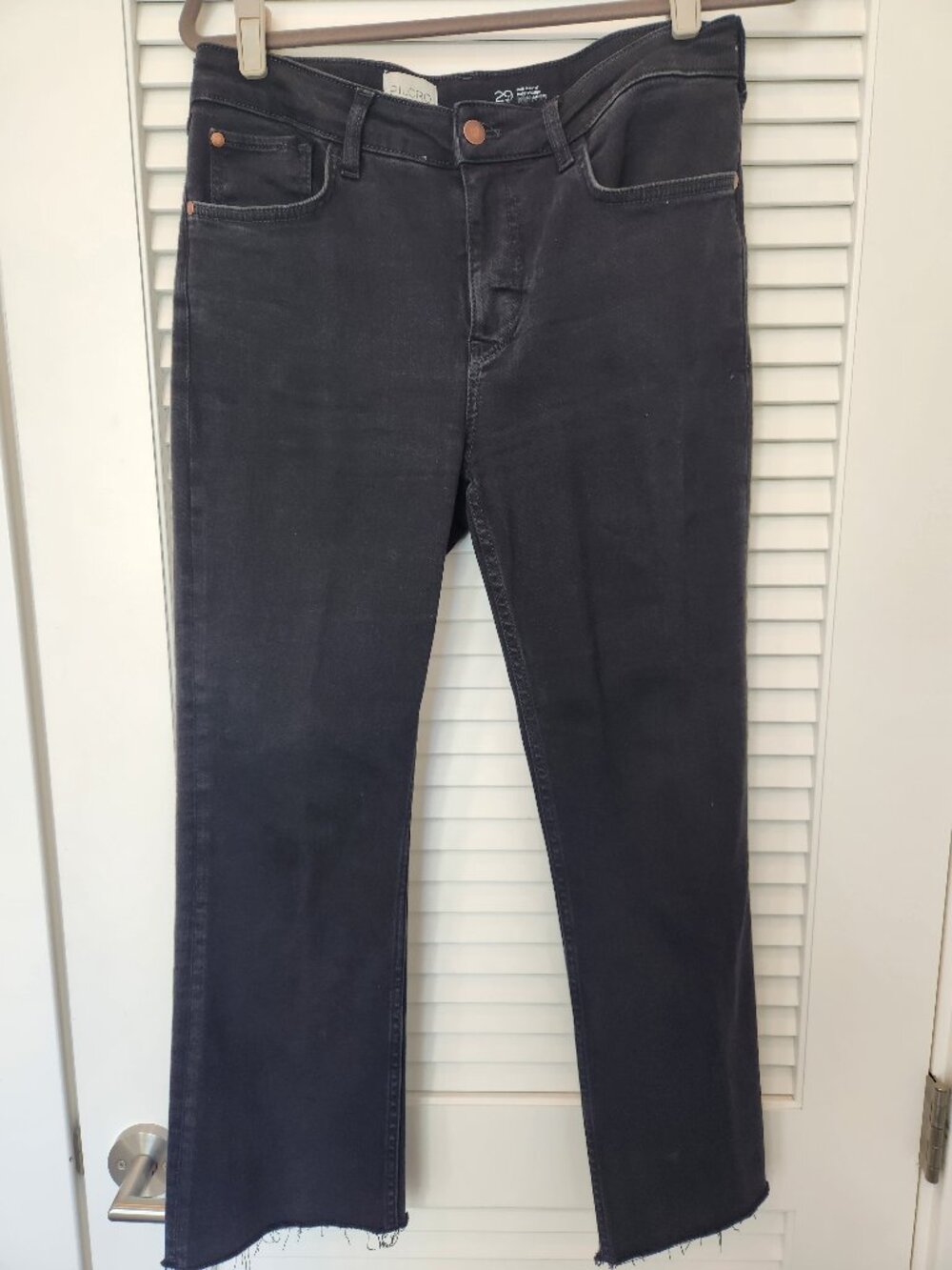 Pilcro The Yaya Mid-Rise Crop Flare Jeans Black - Size 29
